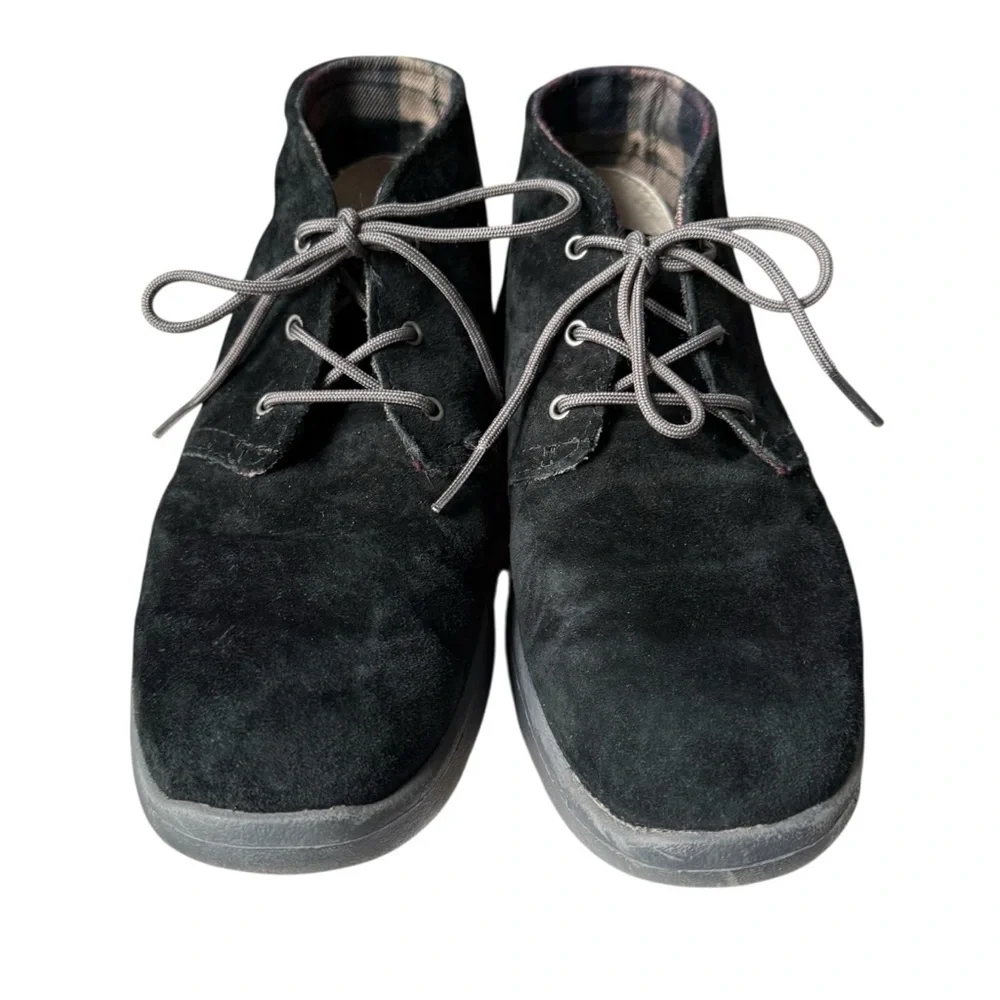 Ugg Kids Canoe Suede Chukka Boots Black Boys Size 4 US Big Kid Shoes Lace Up
